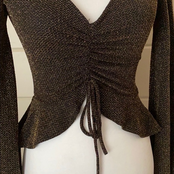 Ruffle Top Size Small - Picture 4 of 8